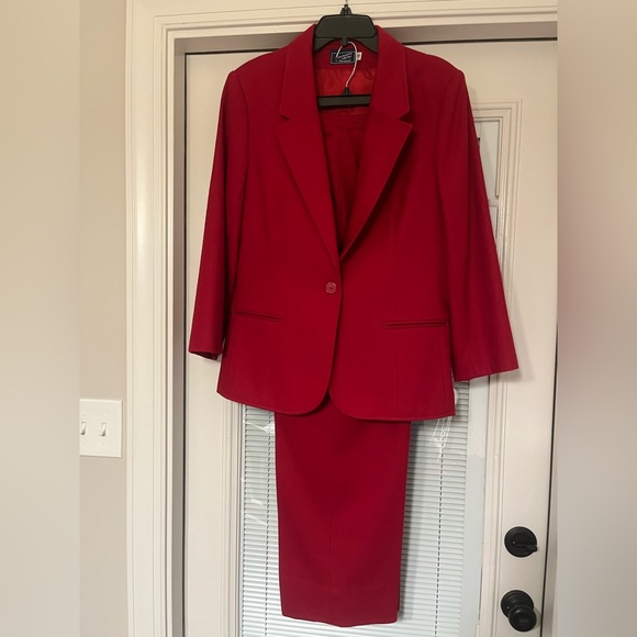 SOLD Vintage❤️ red blazer and matching pants - Picture 4 of 16
